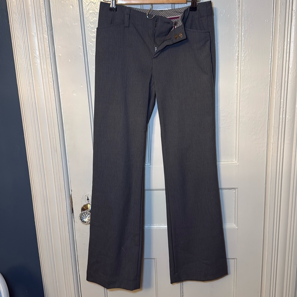 GAP curvy fit stretch pants. in great preowned condt. size 2R.